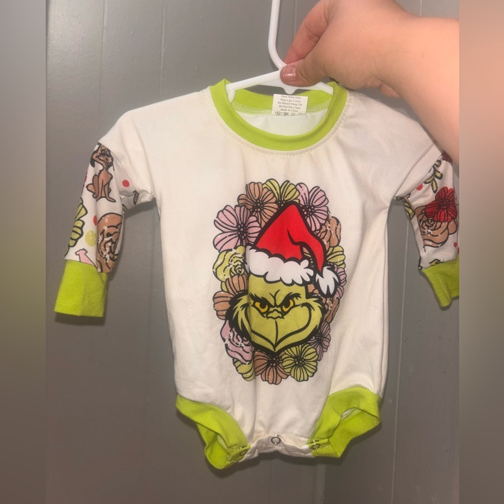 0-3 month grinch outfit 😍